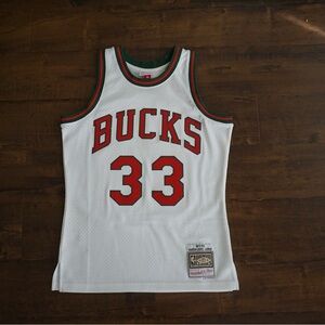 Mitchell & Ness Kareem Abdul-Jabbar Milwaukee Bucks Swingman Jersey White Size M